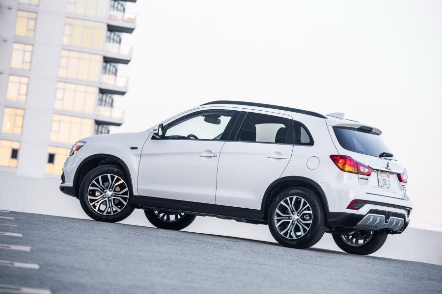  Mitsubishi Outlander Sport SEL 2017 года  (фото 14 из 15)